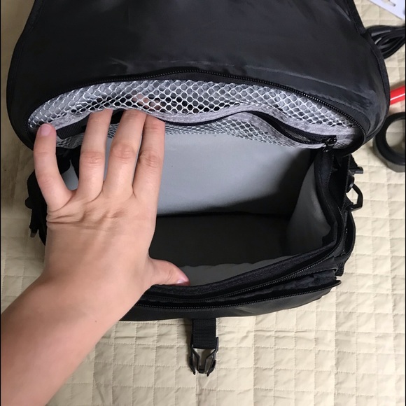 New Vanguard Camera bag + accessories - Picture 5 of 11